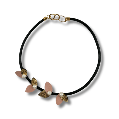 &Kappa;&omicron;&lambda;&iota;έ &mu;&epsilon; &chi;&rho;&upsilon;&sigma;ό &rho;&omicron;&zeta; &delta;&epsilon;&rho;&mu;ά&tau;&iota;&nu;&alpha; &phi;&upsilon;&lambda;&lambda;&alpha;&rho;ά&kappa;&iota;&alpha; &kappa;&alpha;&iota; &pi;έ&rho;&lambda;&epsilon;&sigmaf;