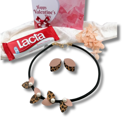 &Sigma;&epsilon;&tau; Valentine Collection &ndash; &Sigma;&kappa;&omicron;&upsilon;&lambda;&alpha;&rho;ί&kappa;&iota;&alpha; & &Kappa;&omicron;&lambda;&iota;έ &Rho;&omicron;&zeta; & &Lambda;&epsilon;&omicron;&pi;ά&rho;  + &Delta;ώ&rho;&omicron; &Epsilon;&upsilon;&chi;&epsilon;&tau;ή&rho;&iota;&alpha; &Kappa;ά&rho;&tau;&alpha; & &Sigma;&omicron;&kappa;&omicron;&lambda;ά&tau;&alpha;