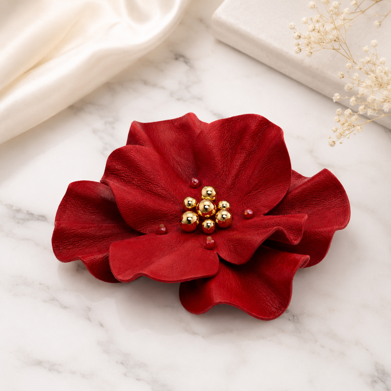 Δερμάτινη μαγνητική καρφίτσα Magnolia Collection σε κόκκινο - Image 2